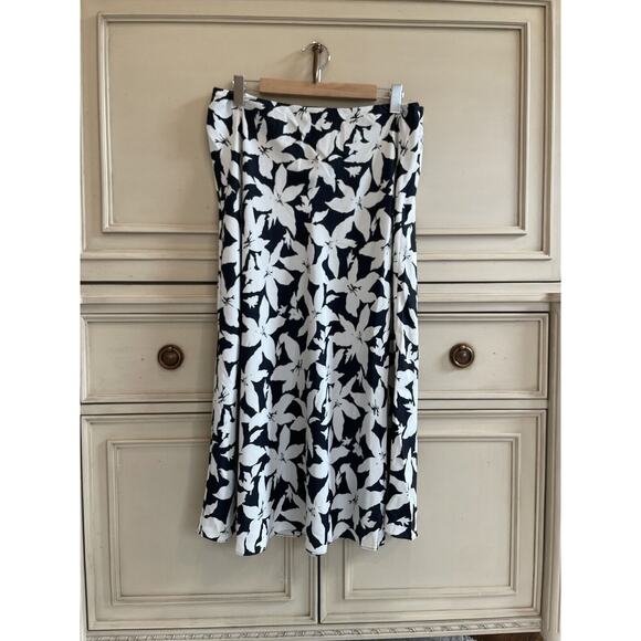 Joie Dresses & Skirts - Joie Brystal High Waist MIDI Floral Black White Skirt NWT $248 Lined‎ Size 14